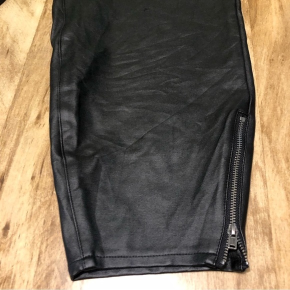 NWOT Torrid Faux Leather Black Pants Size 26 Biker Moto Stretch Ankle Zip PICS - Picture 2 of 12